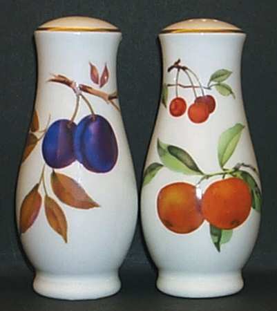 Evesham Gold Oversized Salt & Pepper Set