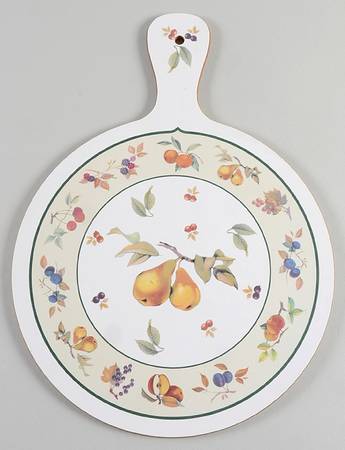 Evesham Vale Handled Round Melamine Cutting Board