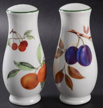 Evesham Vale Oversized Salt & Pepper Set