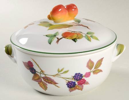 Evesham Vale 1 Pt Round Covered Casserole by Royal Worcester