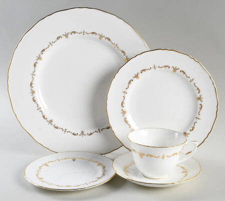 Gold Chantilly 40 Piece Estate Set