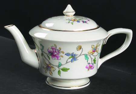 Hampton Court Teapot & Lid