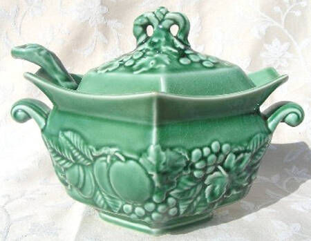 Honey Orchard Sauce Boat & Lid with Ladle
