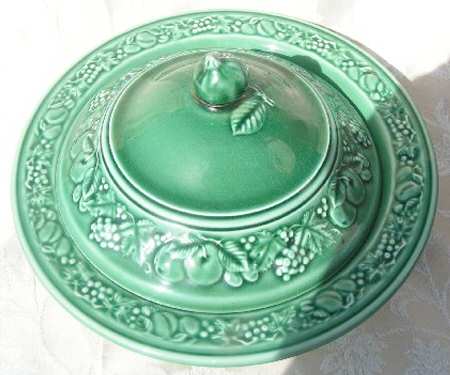 Honey Orchard Round Covered Vegetable