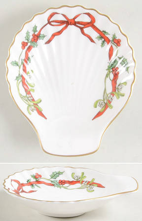 Holly Ribbons 5" Handled Shell Shaped Dish