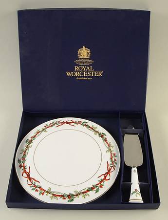 Holly Ribbons Cake Plate and Server (Boxed Set)