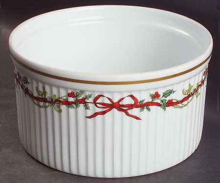 Holly Ribbons 7" Souffle
