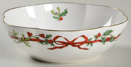 Holly Ribbons 6" Round Scalloped Dish