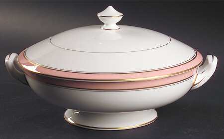 Howard Rose Round Covered Vegetable