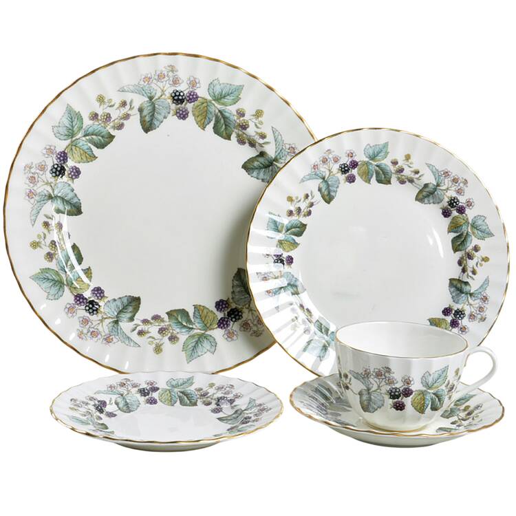 Lavinia (Cream Body, Bone) 40 Piece Estate Set