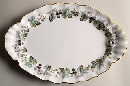 Lavinia (White Body, Bone) 15" Oval Serving Platter