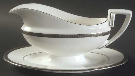 Malvern Gravy Boat with Attached Underplate