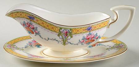 Marlowe Gravy Boat with Attached Underplate