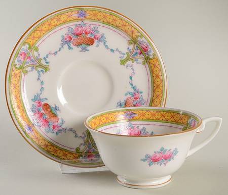 Marlowe Footed Cup & Saucer Set