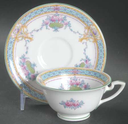 Marlowe Footed Cup & Saucer Set