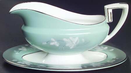 Moonflower Gravy Boat with Attached Underplate