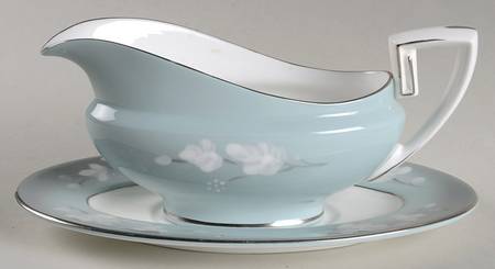 Moonflower Gravy Boat & Underplate