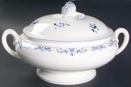 Petite Fleur Blue (Smooth) Round Covered Vegetable