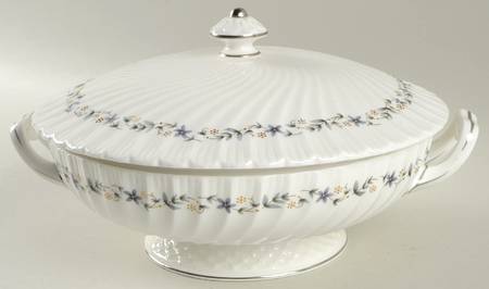 Petite Fleur (Swirl) Round Covered Vegetable