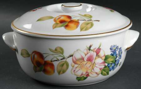 Pershore (Gold Trim) 1.25 Qt Round Covered Casserole