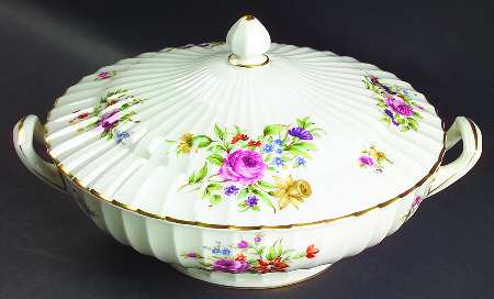 Roanoke Cream Round Covered Vegetable