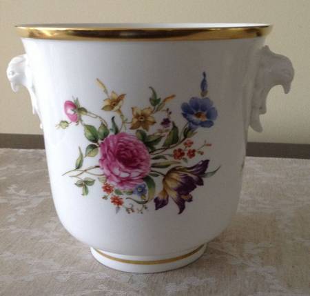 Roanoke White Medium Cachepot