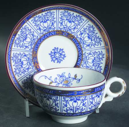 Royal Lily (Smooth) Footed Cup & Saucer Set