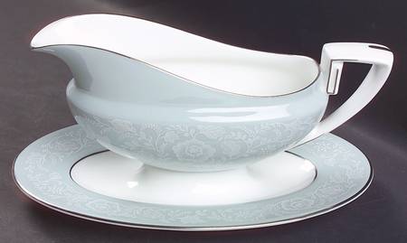 Serenade Gravy Boat with Attached Underplate