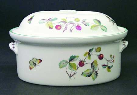 Strawberry Fair (Oven To Table, Bluetrim) 2 Quart Oval Covered Casserole