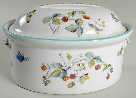 Strawberry Fair (Oven To Table, Bluetrim) 4 Qt Oval Covered Casserole