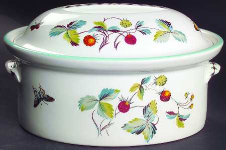 Strawberry Fair (Oven To Table, Bluetrim) 1.5 Quart Oval Covered Casserole