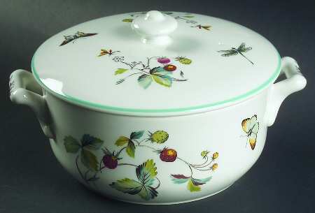 Strawberry Fair (Oven To Table, Bluetrim) 1.5 Qt Round Covered Casserole