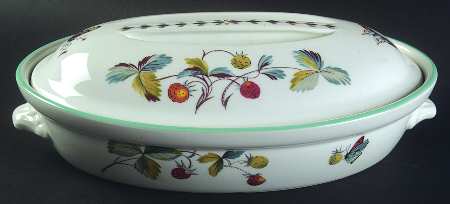 Strawberry Fair (Oven To Table, Bluetrim) 1.25 Quart Oval Covered Casserole