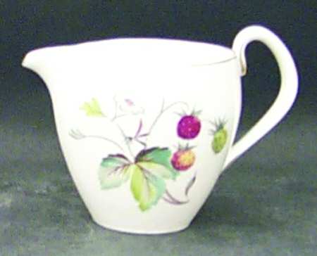 Strawberry Fair (Bone, Coupe, Smooth, Gold) Creamer