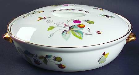 Strawberry Fair (Bone, Coupe, Smooth, Gold) 1 Qt Round Covered Casserole