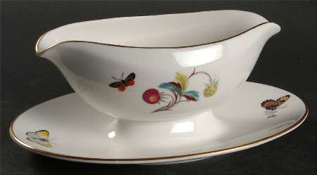 Strawberry Fair (Bone, Coupe, Smooth, Gold) Gravy Boat with Attached Underplate