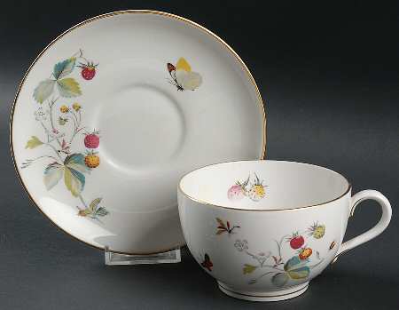 Strawberry Fair (Bone, Coupe, Smooth, Gold) Oversized Cup & Saucer Set