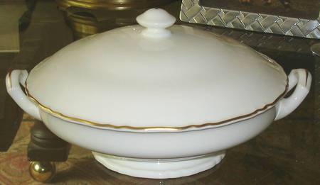 Strathmore Round Covered Vegetable