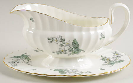 Valencia Gravy Boat with Attached Underplate