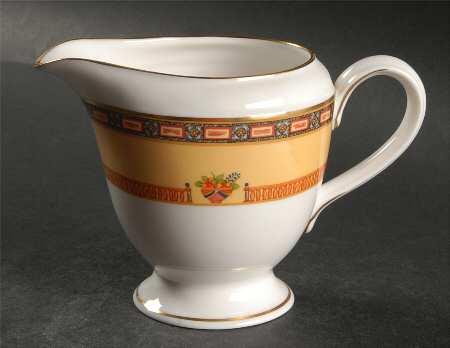 Versailles Creamer