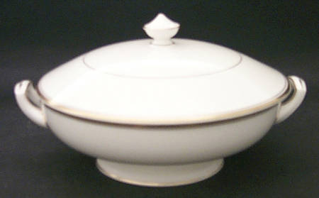 Viceroy (Gold Trim) Round Covered Vegetable