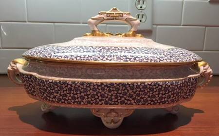 W415 (Scalloped) Round Covered Vegetable