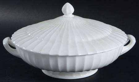 Warmstry White Round Covered Vegetable