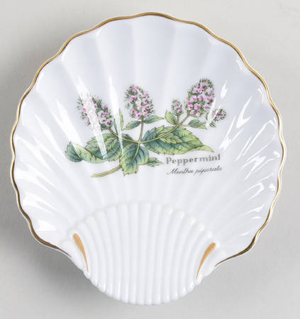 Worcester Herbs (Gold Trim) Small Shell Shaped Dish