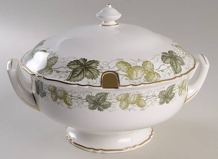 The Worcester Hop Tureen &  Lid