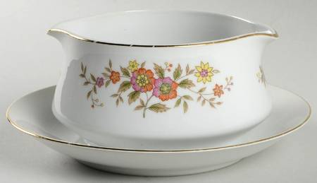 Marcia Gravy Boat with Attached Underplate