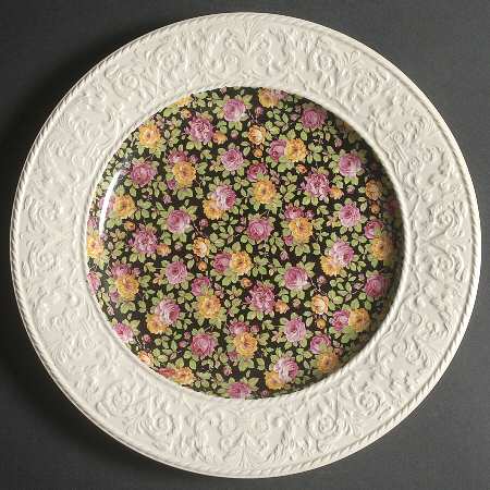 Beeston Dinner Plate wWedgwood Border