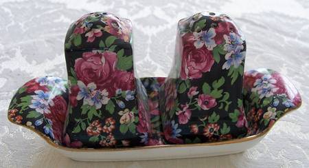 Chelsea Fife Salt & Pepper w/Tray Set