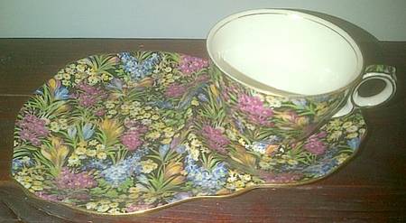 Crocus Black Dessert Plate & Cup Set