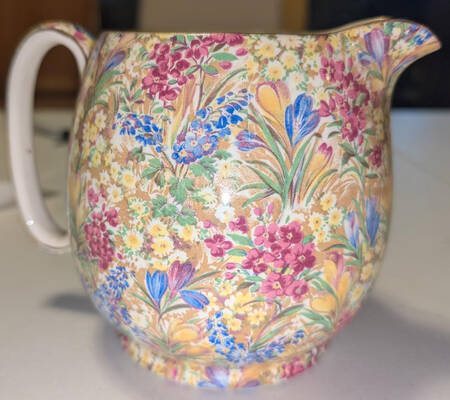 Crocus White 24 Oz Globe Jug